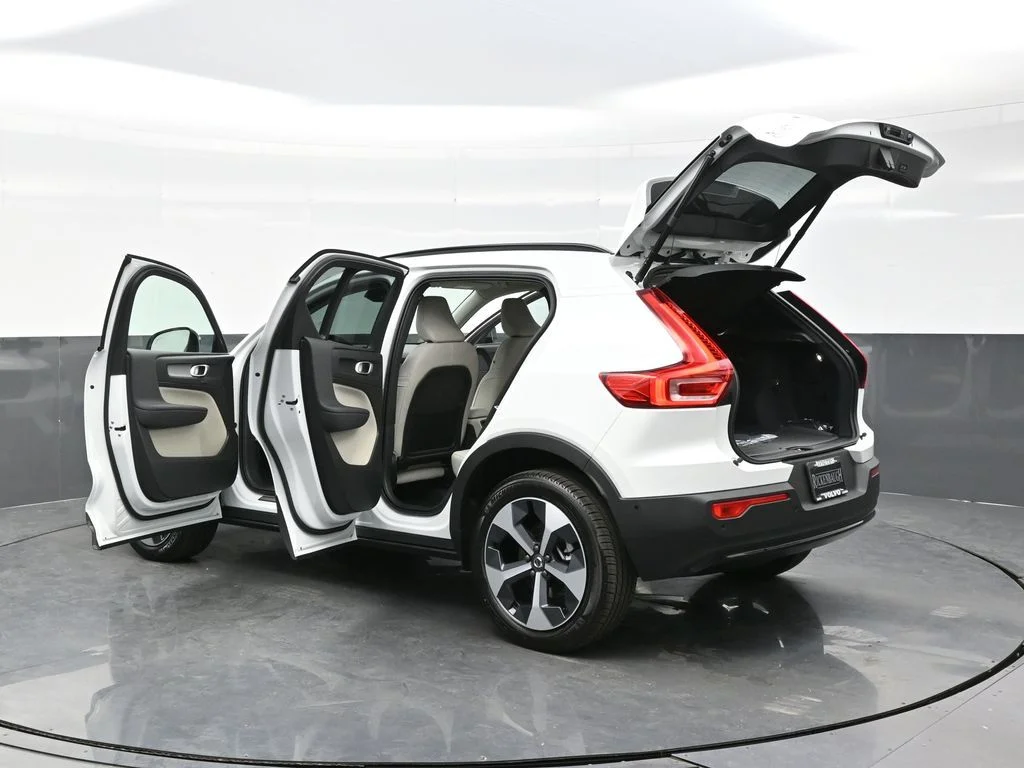 2026 Volvo XC40 Plus - Photo 32