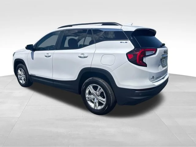 Used 2024 Summit White GMC SLE image 3