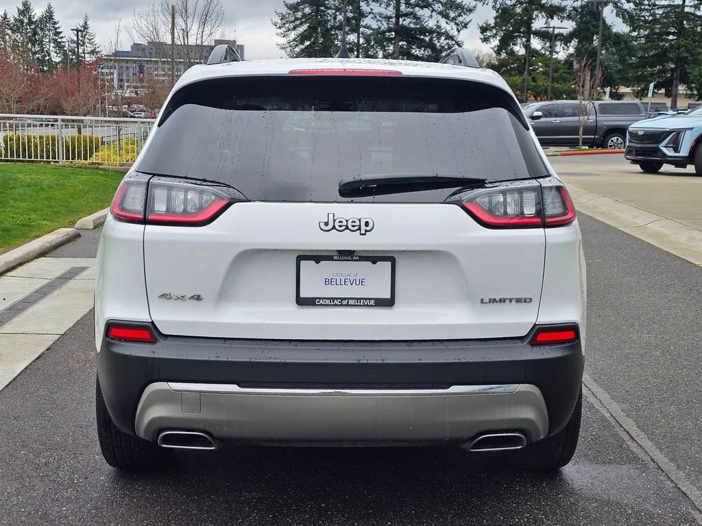 Used 2022  Jeep Limited image 4