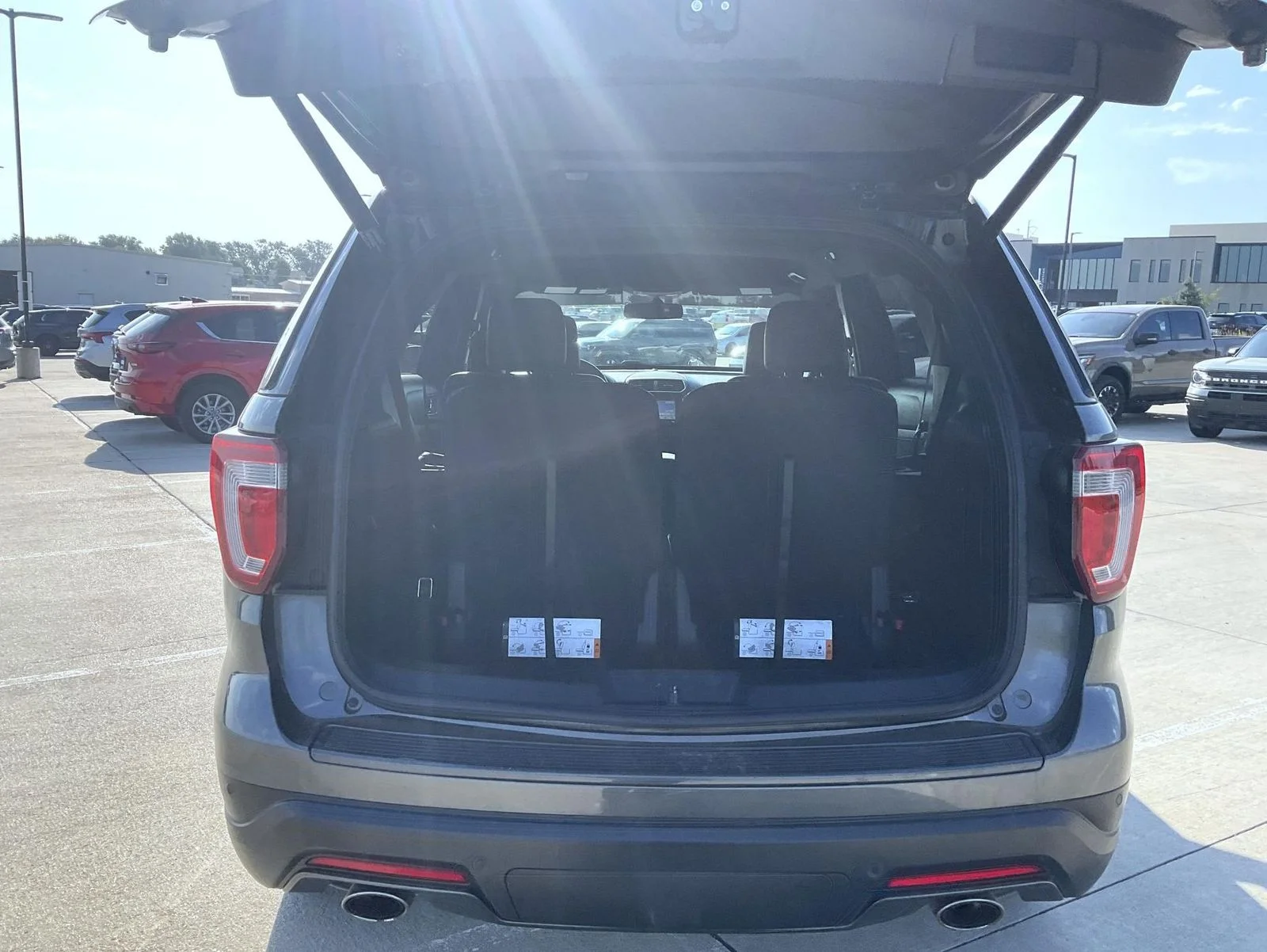 Used 2018 Gray Ford XLT image 9