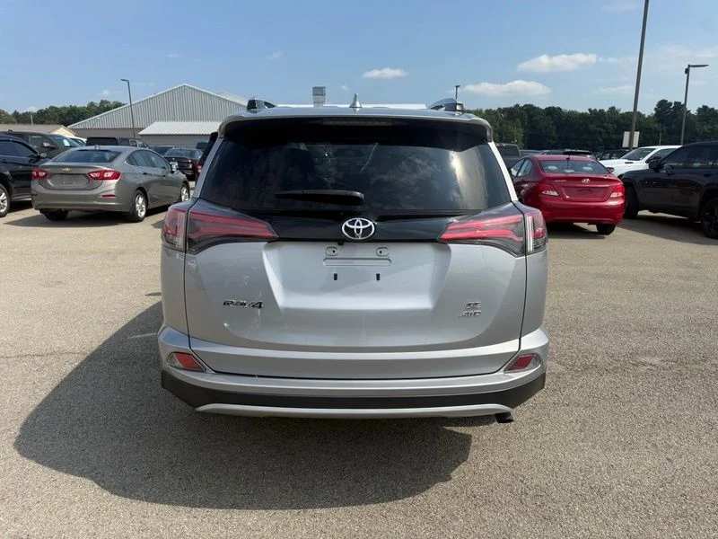 Used 2016 Silver Toyota SE image 18