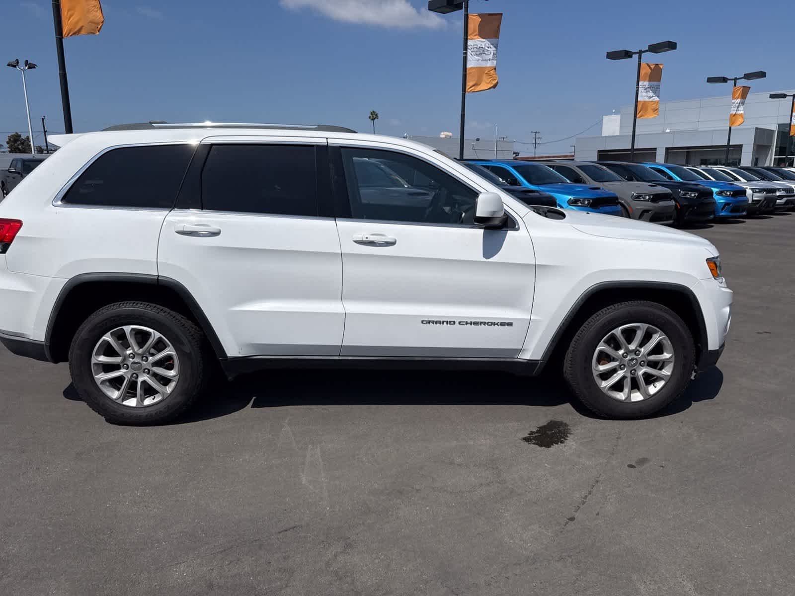 Used 2015 Bright White Clearcoat Jeep Laredo image 10