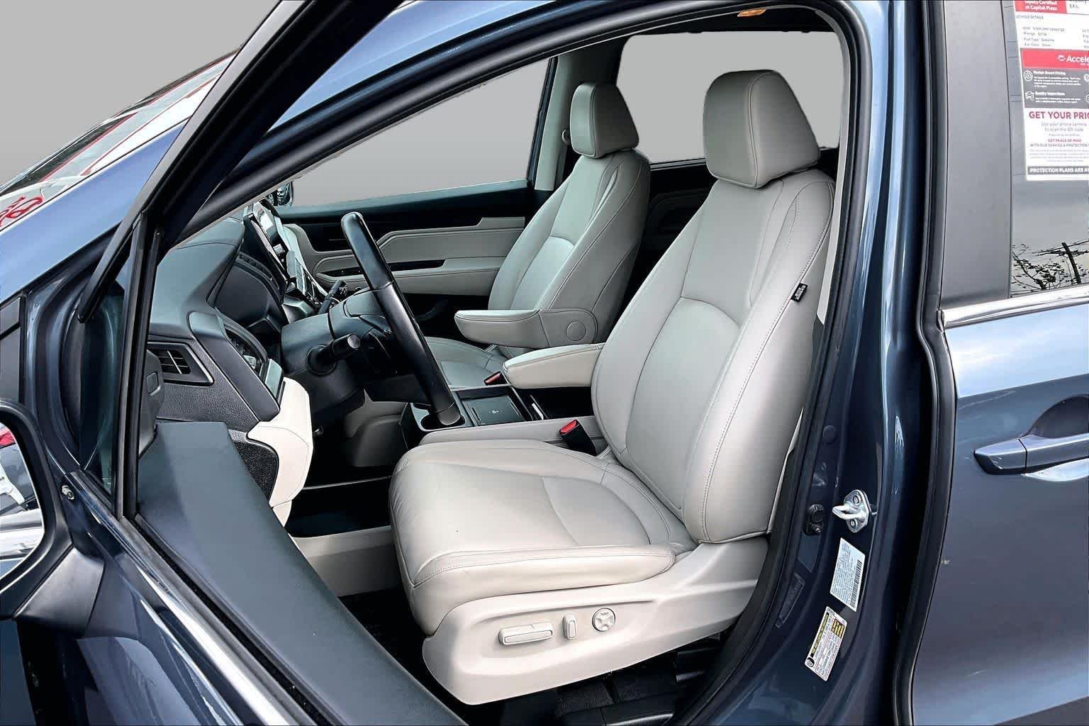 Used 2025 Crystal Black Pearl Honda EX-L image 8