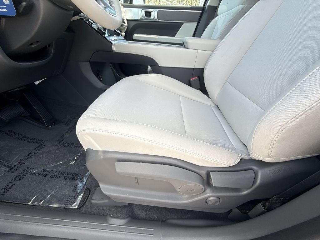 New 2026 Black Hyundai SE image 12