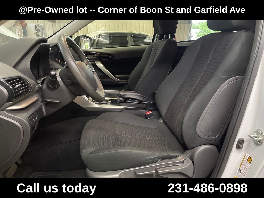Used 2022  Mitsubishi ES image 13