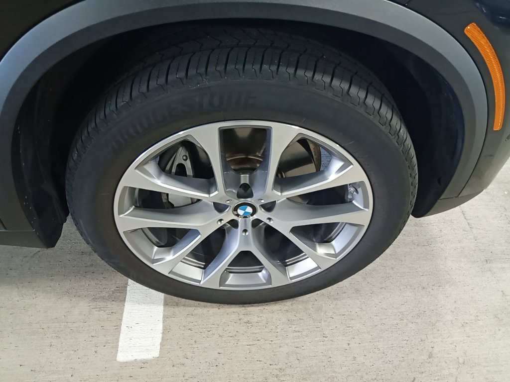 Used 2025 Black Sapphire Metallic BMW xDrive40i image 14
