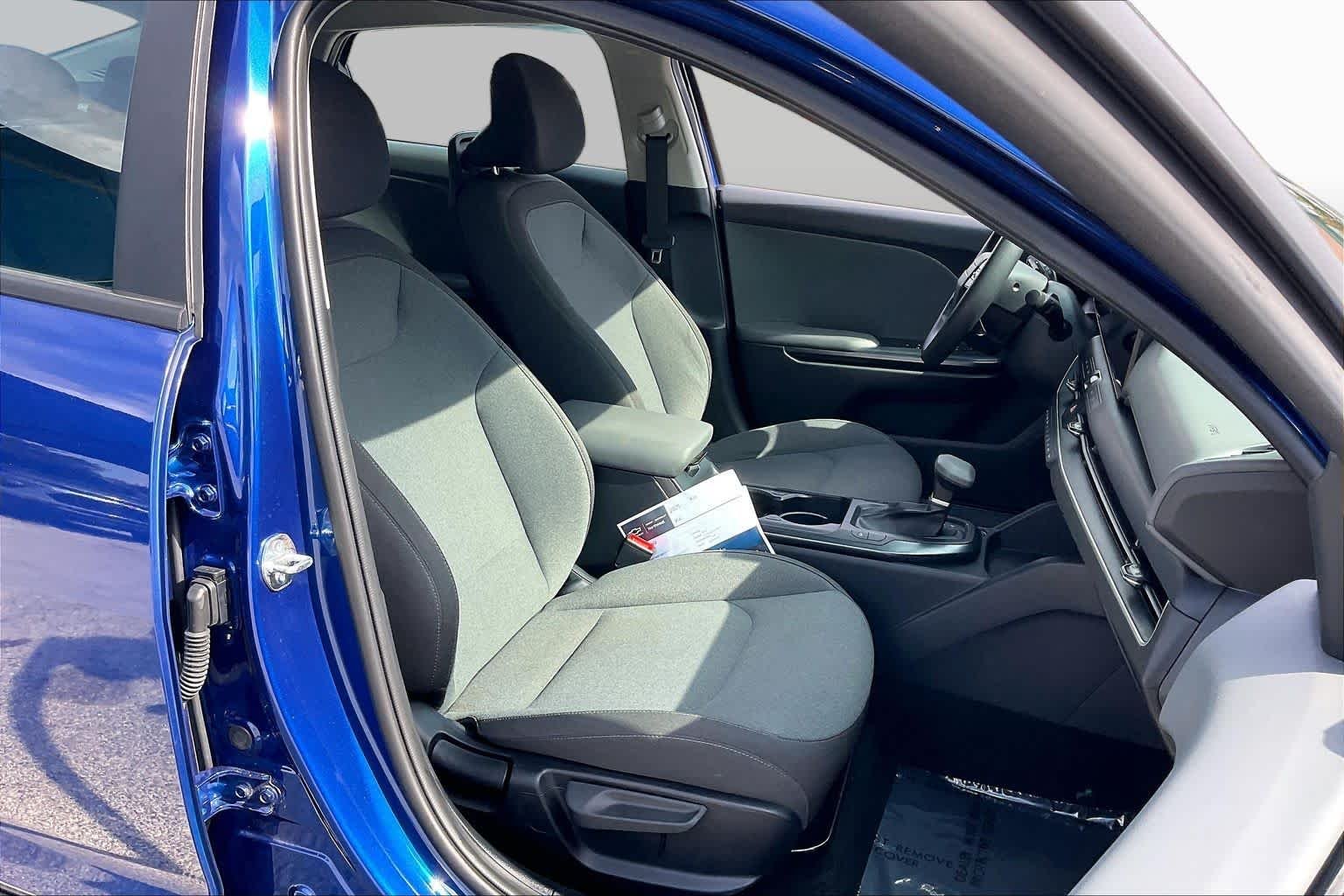 2025 Kia K4 LXS - Photo 8