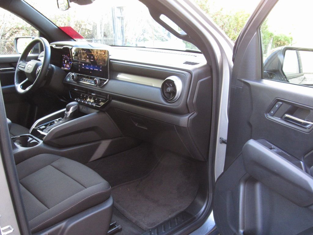 2024 Chevrolet Colorado LT - Photo 19