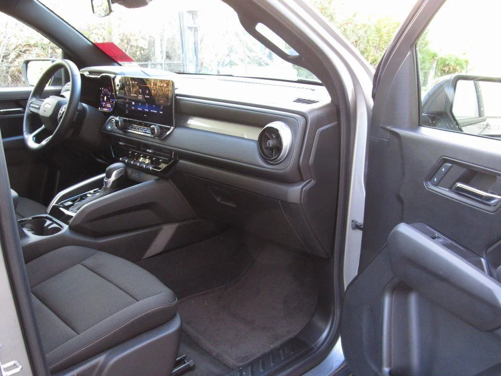 2024 Chevrolet Colorado LT - Photo 19