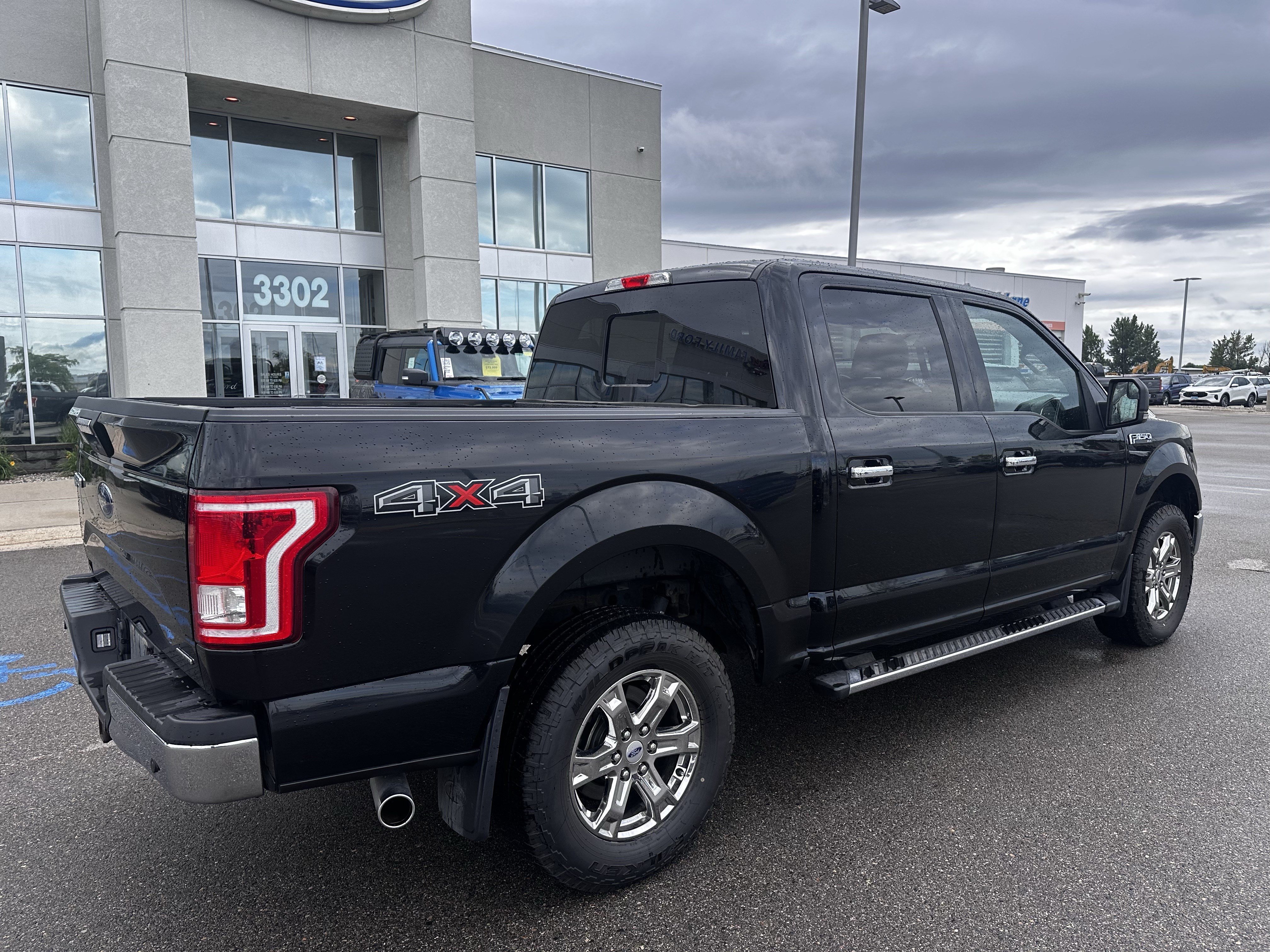 Used 2016 Shadow Black Ford XLT image 4