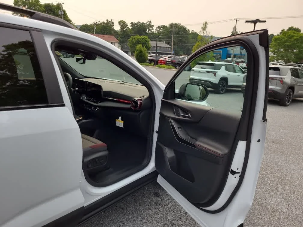 New 2027 Polar White Tricoat Chevrolet RS image 11