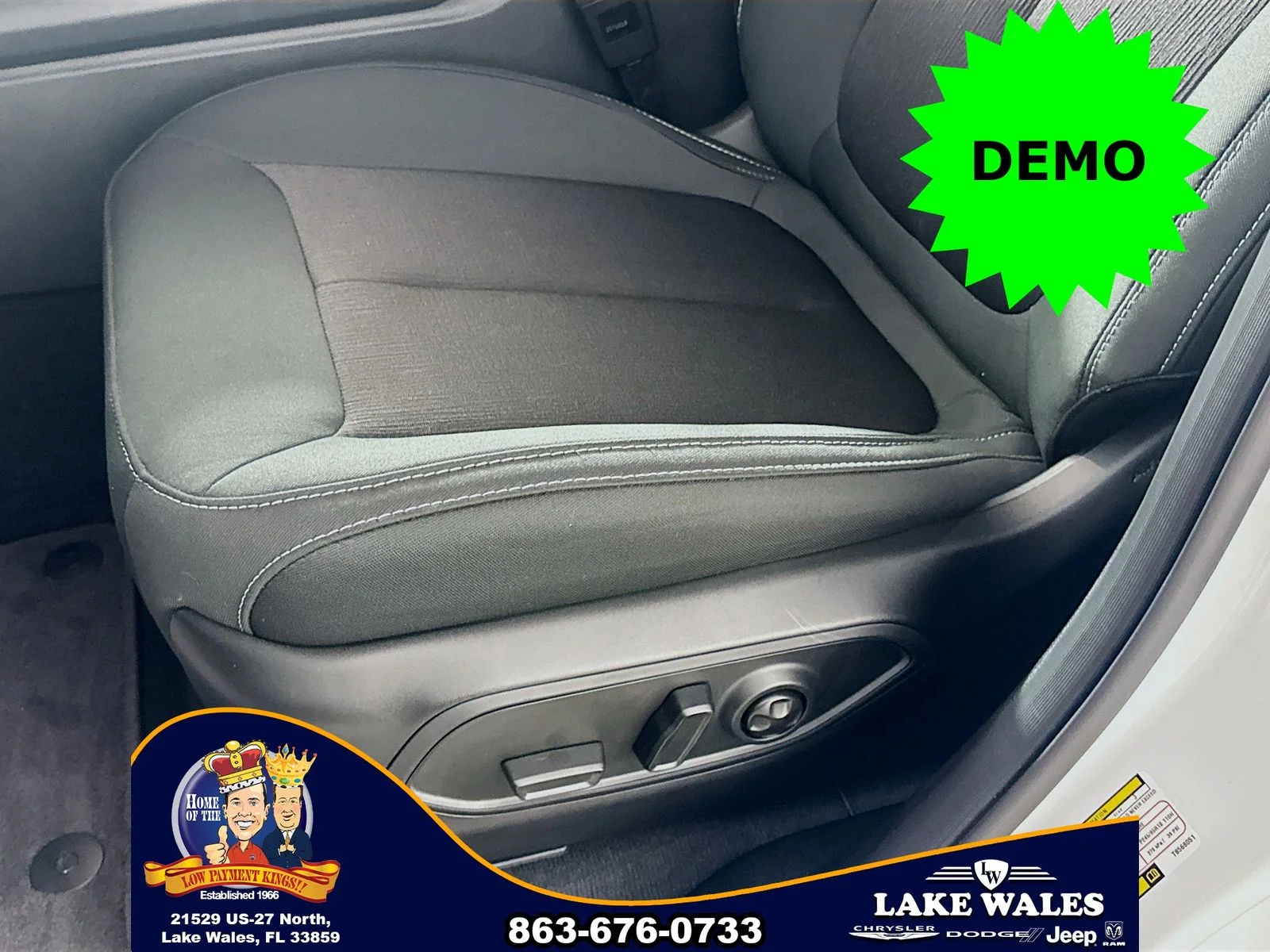 New 2026 Bright White Clear-Coat Exterior Paint Jeep Laredo X image 17