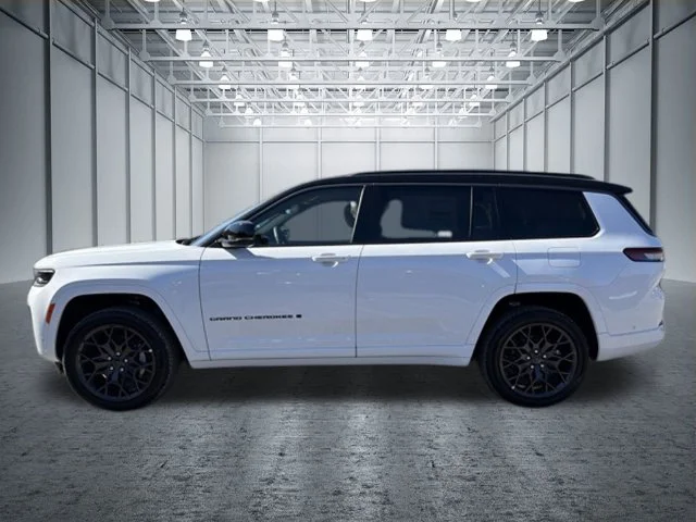 New 2027 Bright White Clear-Coat Paint Jeep Summit image 6