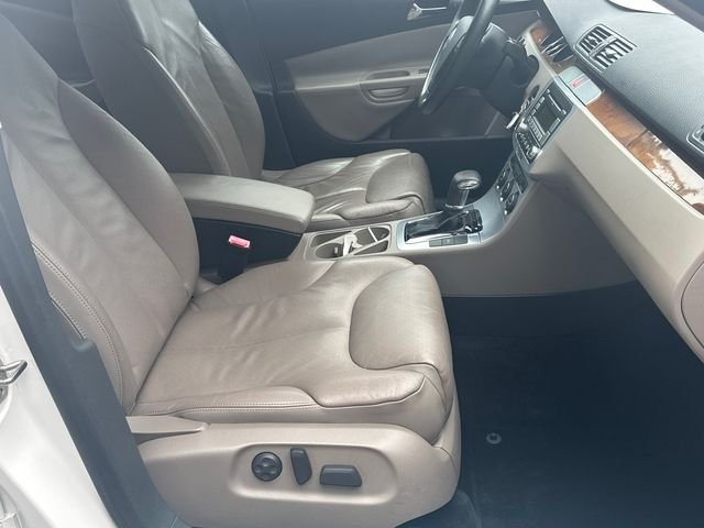 Used 2008  Volkswagen Lux image 13