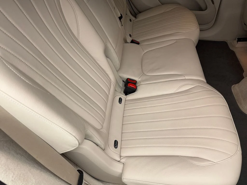 Used 2023 White Mercedes-Benz 450 image 57