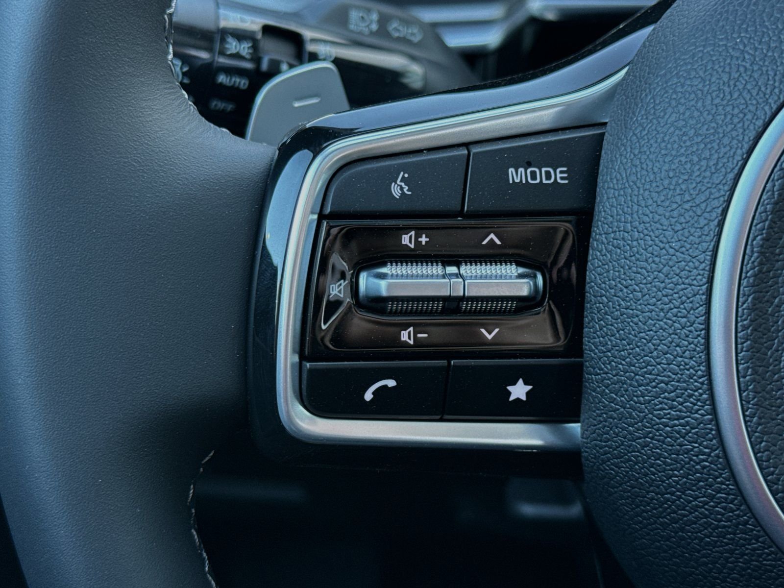 2025 Kia Sorento EX Hybrid - Photo 28