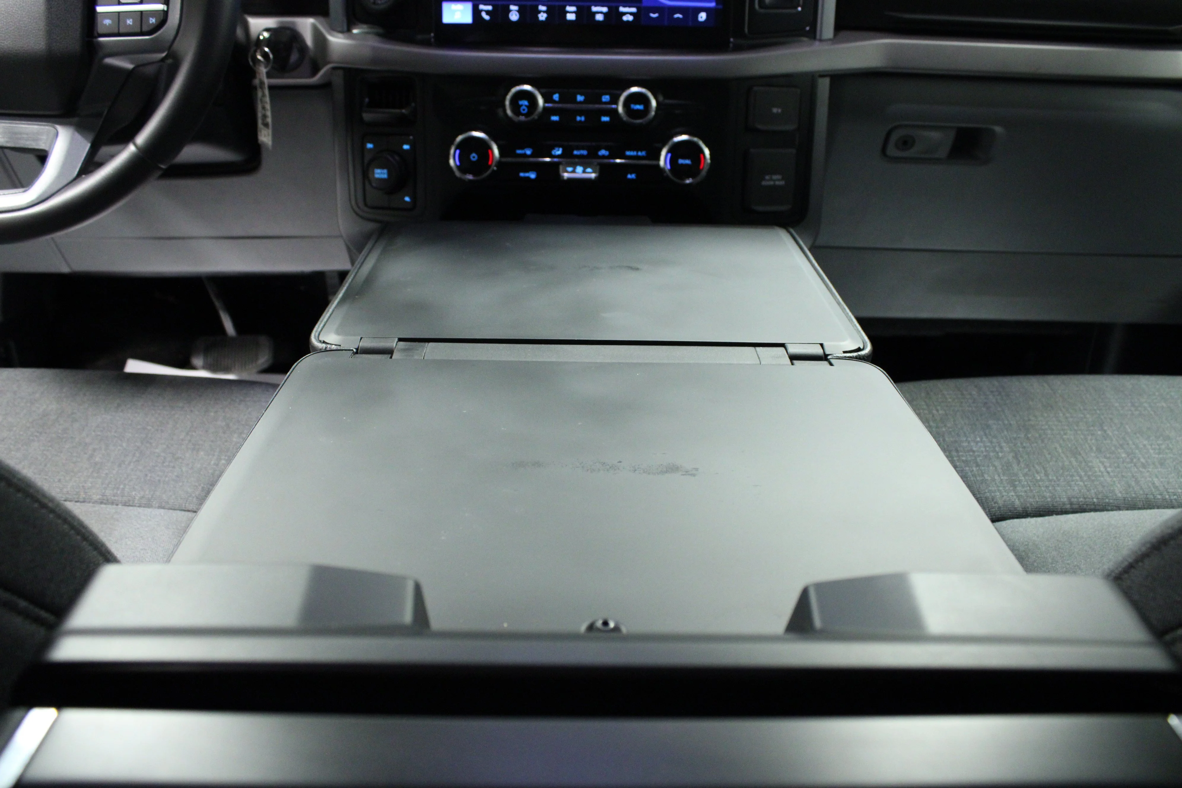 Used 2024 Agate Black Metallic Ford XLT image 20