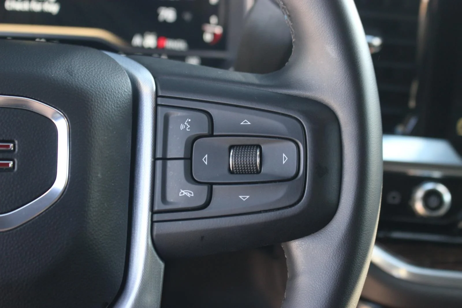 Used 2023 Summit White GMC Elevation image 21