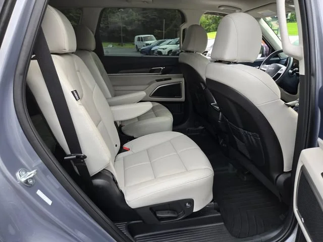Used 2025 Everlasting Silver Kia EX image 21