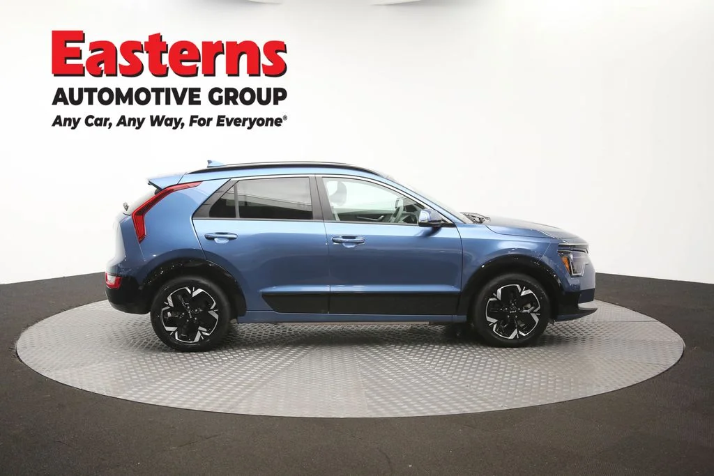 Used 2023 Blue Kia Wind image 43