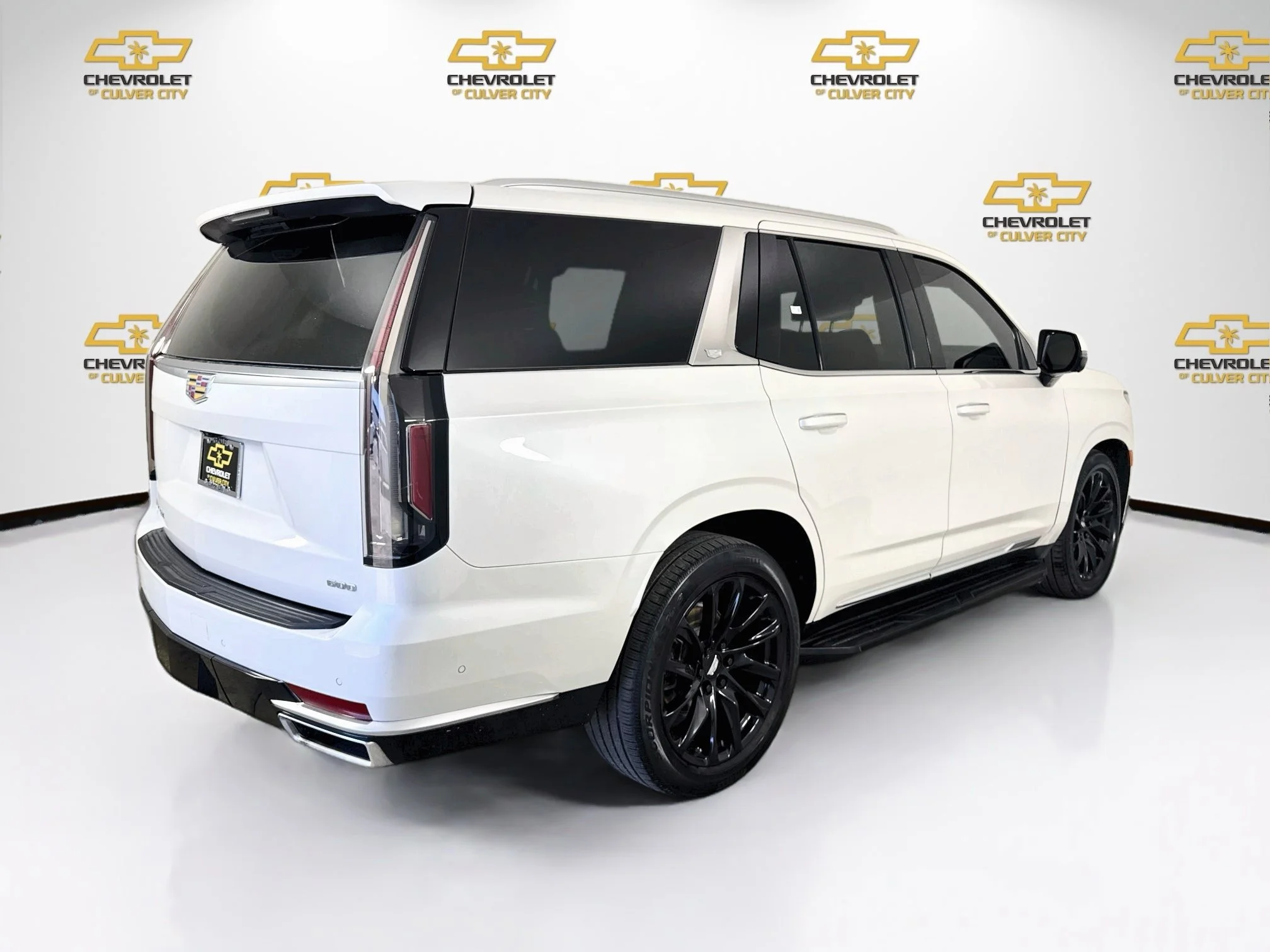 Used 2021 CRYSTAL WHITE TRICOAT Cadillac Premium Luxury image 8