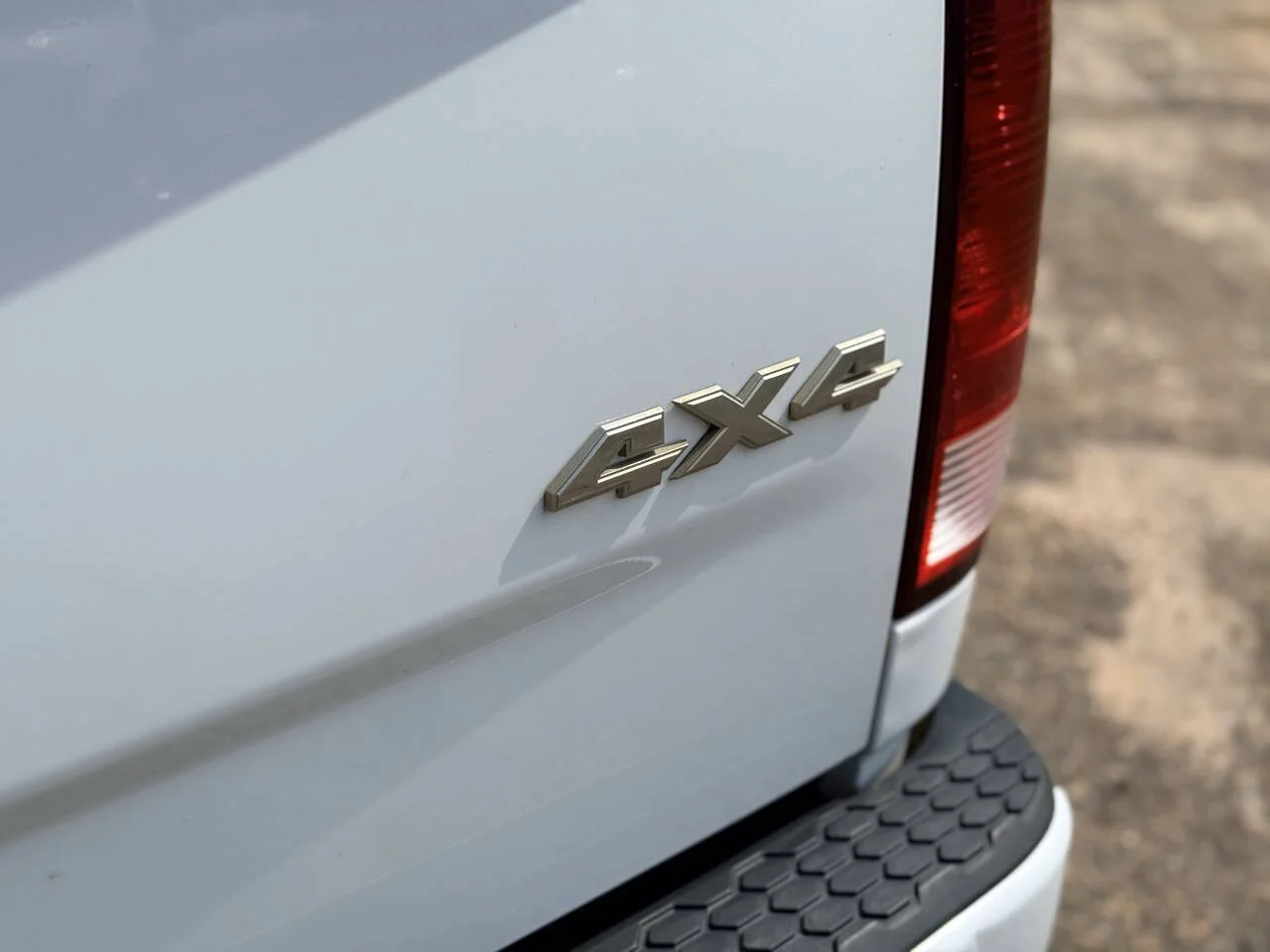 Used 2012 White RAM Sport 4x4 4dr Crew Cab 5.5 ft. SB Pickup image 10