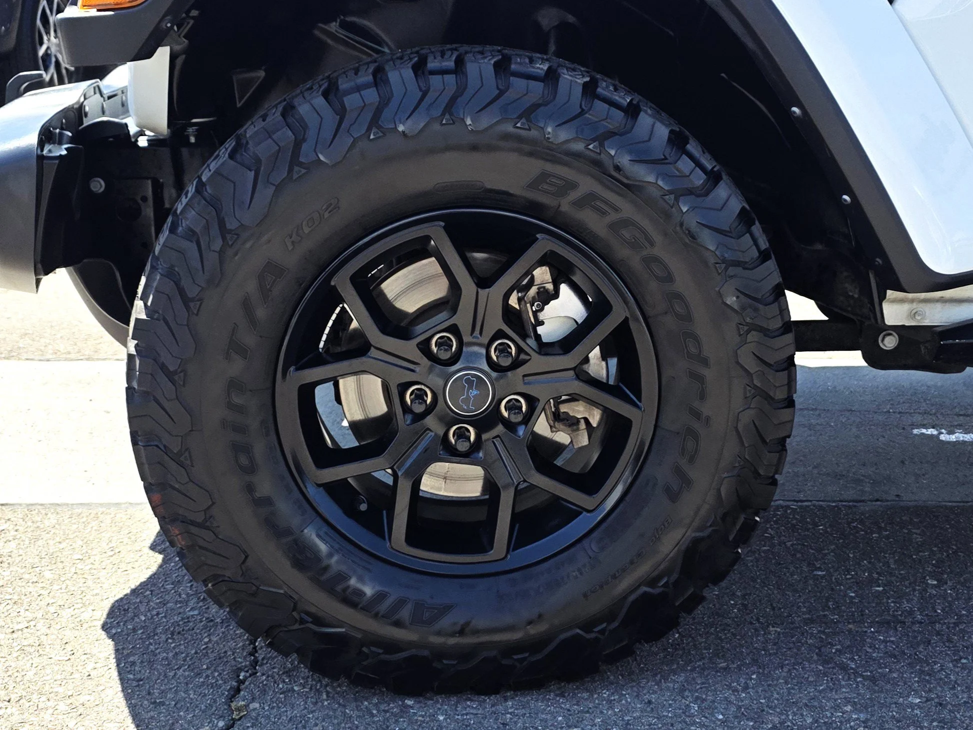 Used 2022 Bright White Clearcoat Jeep Sport image 9