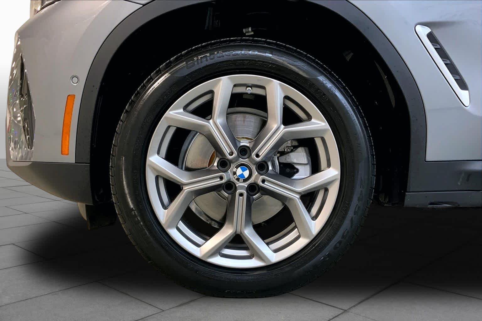 Used 2024 Skyscraper Grey Metallic BMW xDrive30i image 10