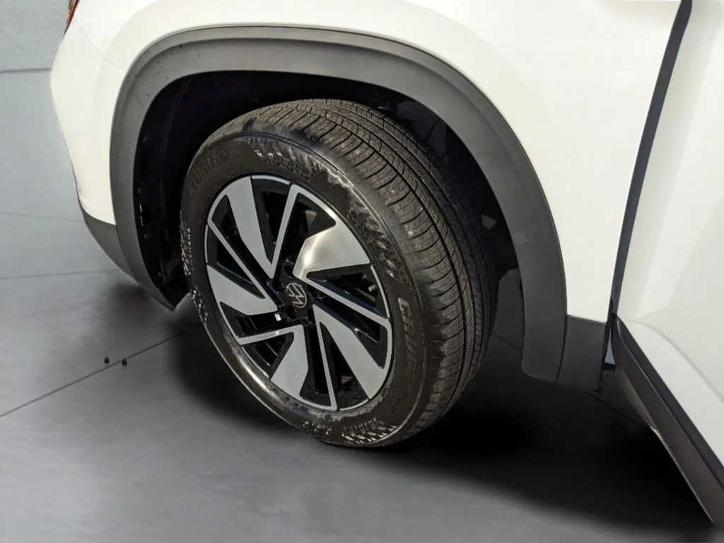 New 2026 White/off-white Volkswagen SE w/Technology image 28