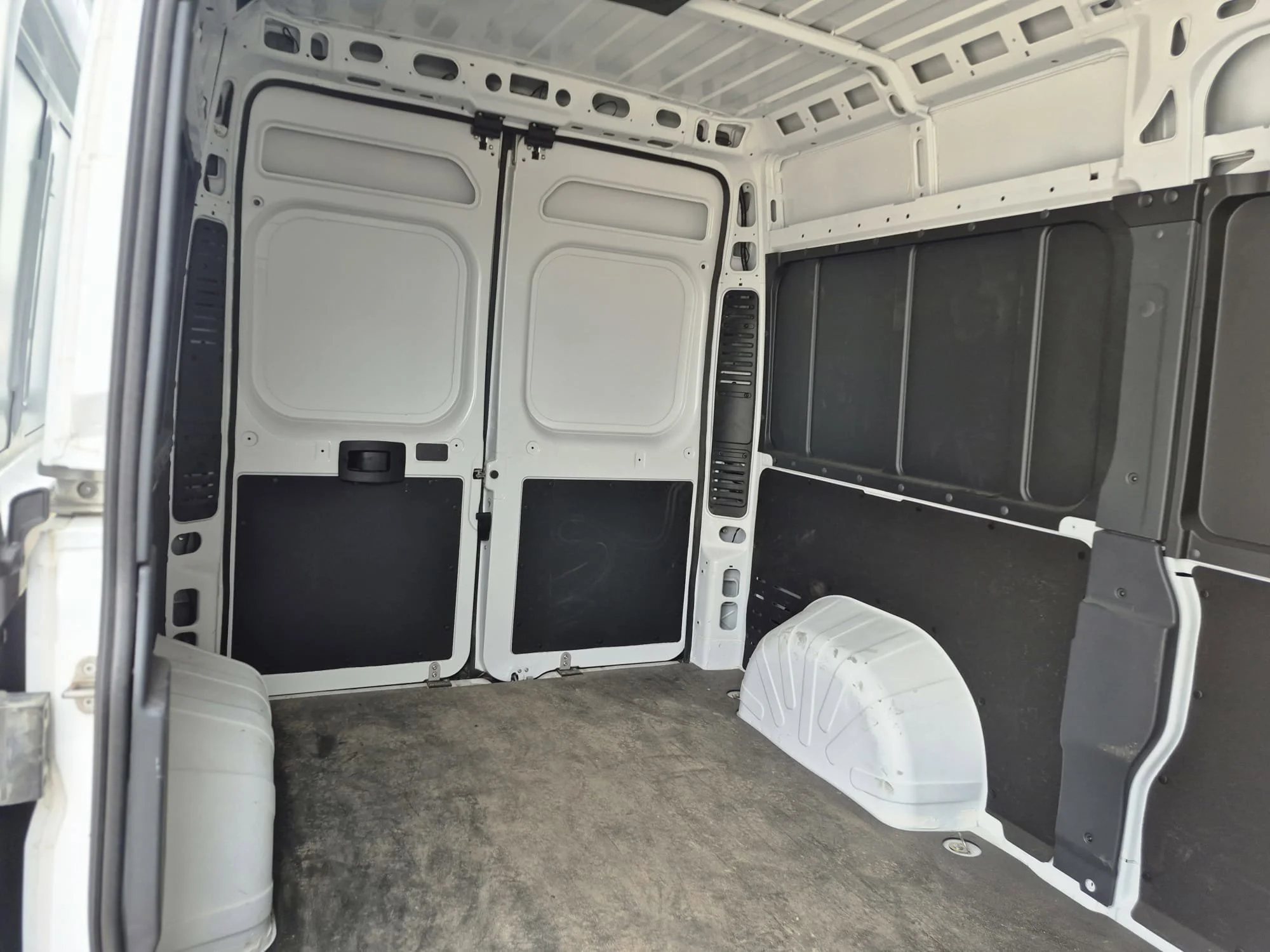 Certified Used 2025 White Ram Tradesmen*Full Size | 136in WB | ONLY 1542 km! | Lthr Seats | Adaptive Cruise | Cross-Wind Assist image 9