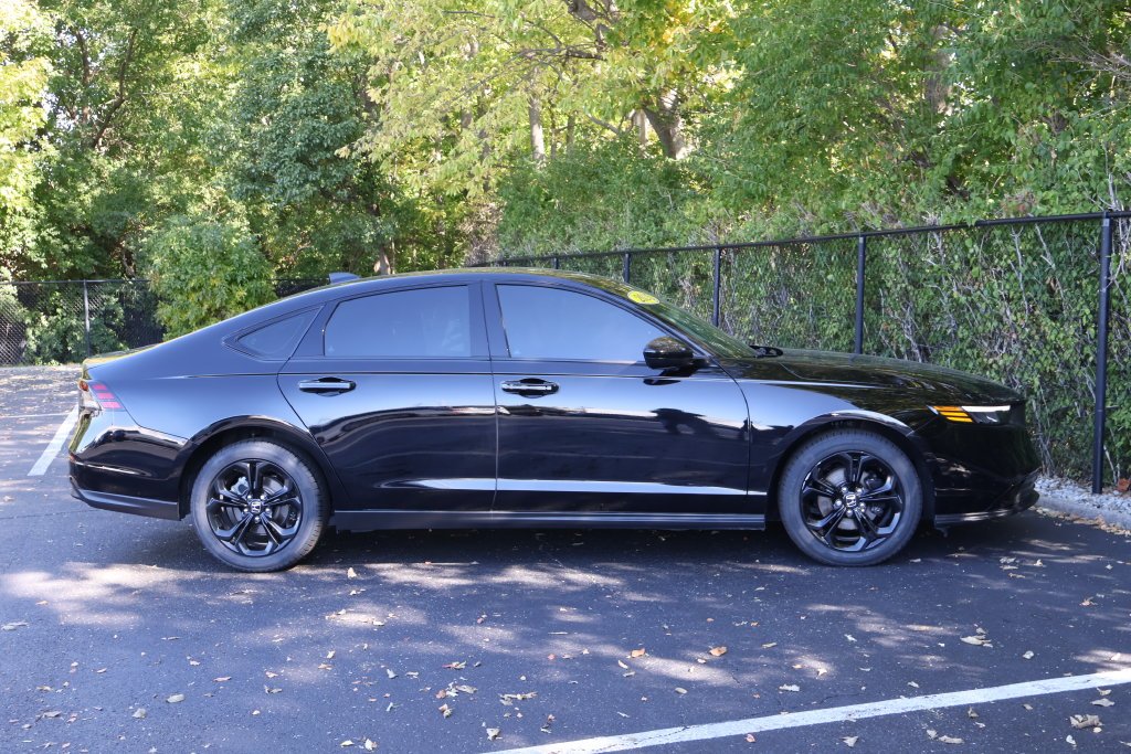 2025 Honda Accord SE - Photo 9