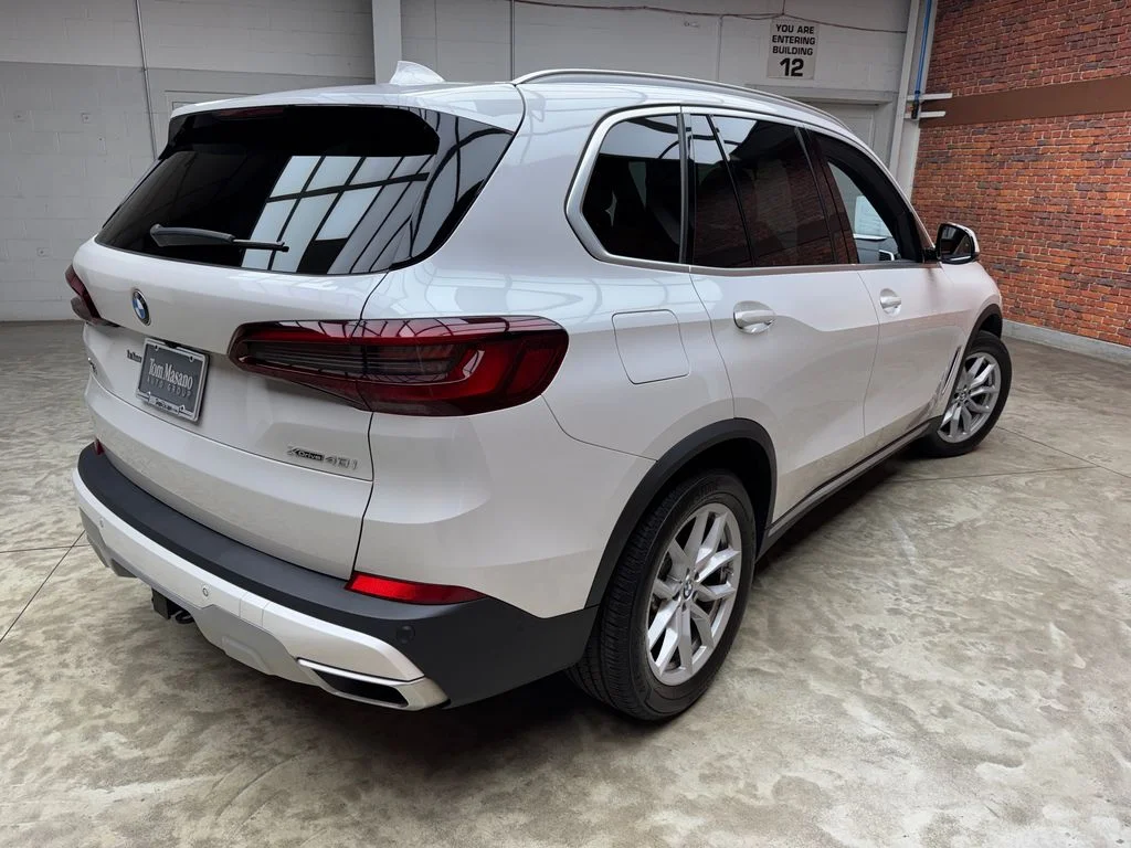 Used 2022 White BMW xDrive40i image 6