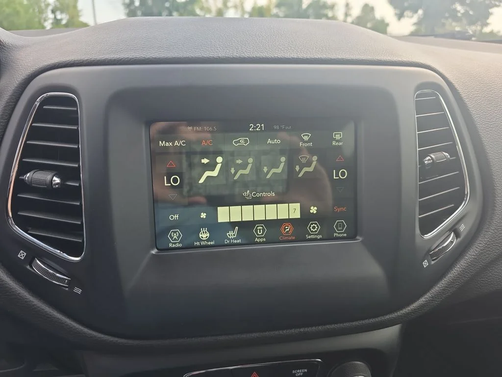 Used 2021 Jazz Blue Pearlcoat Jeep Latitude image 9