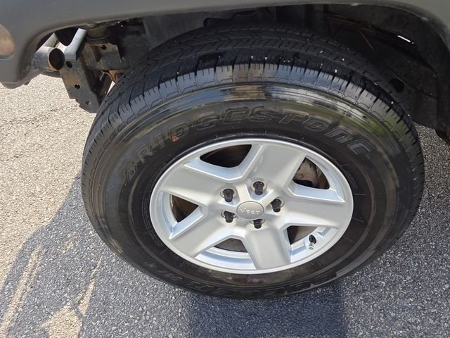 Used 2014 Gray Jeep Unlimited Sport image 16