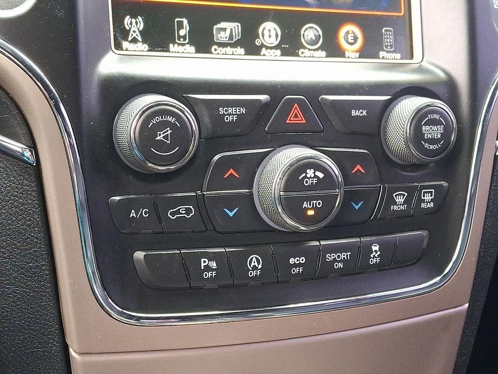 Used 2017 Diamond Black Crystal Pearlcoat Jeep Limited image 17