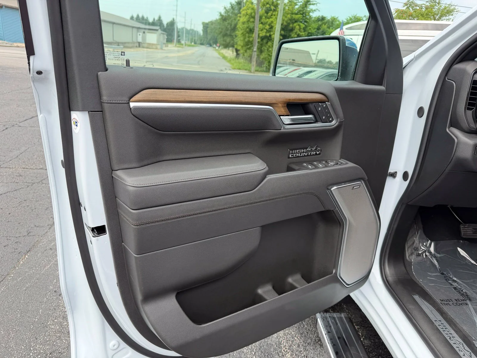 New 2026 Polar White Tricoat Chevrolet High Country image 9