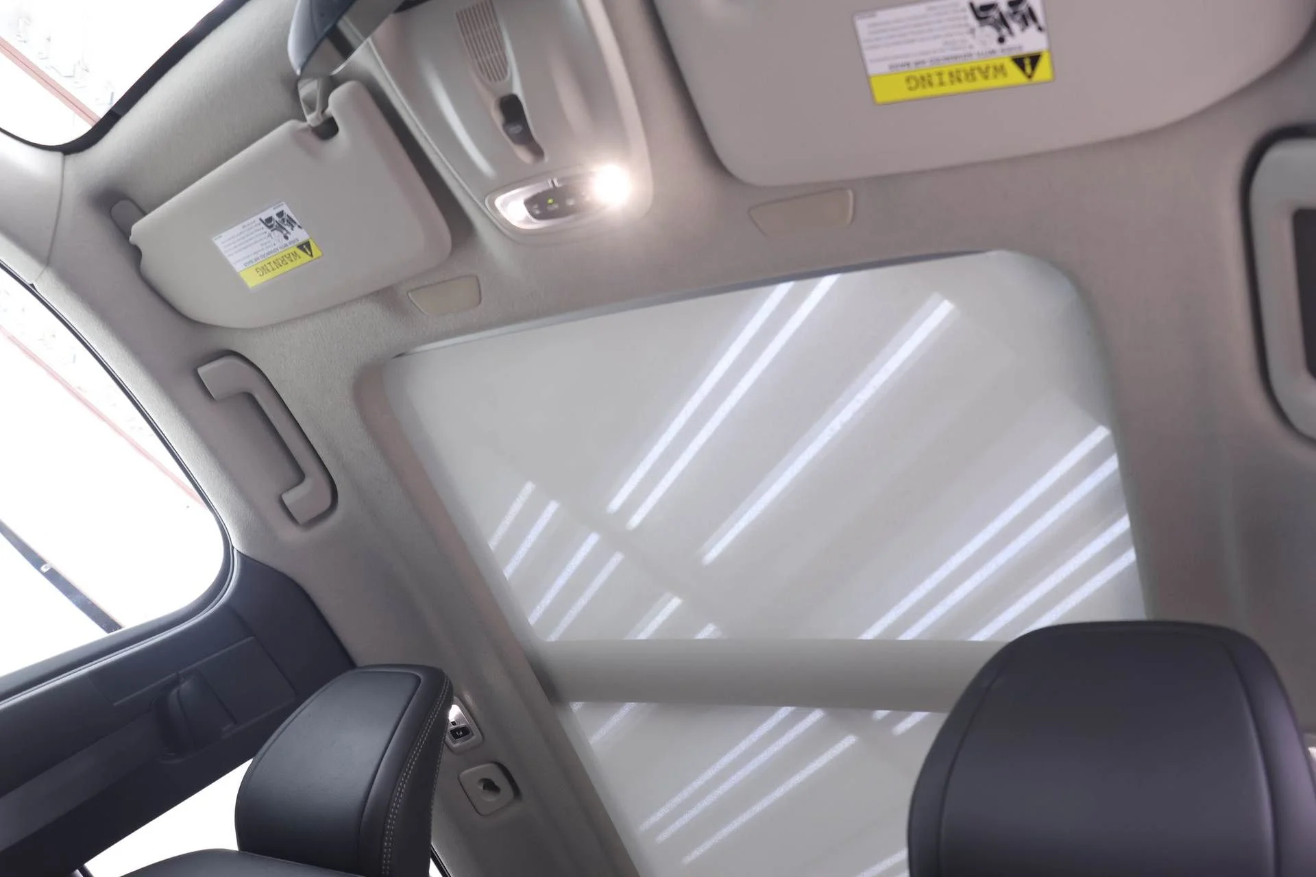 Used 2019 White Volvo Momentum image 21