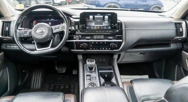 Used 2023 Red Nissan Platinum image 19