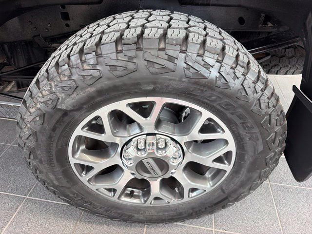 Used 2020 Black Metallic Ford Lariat image 7