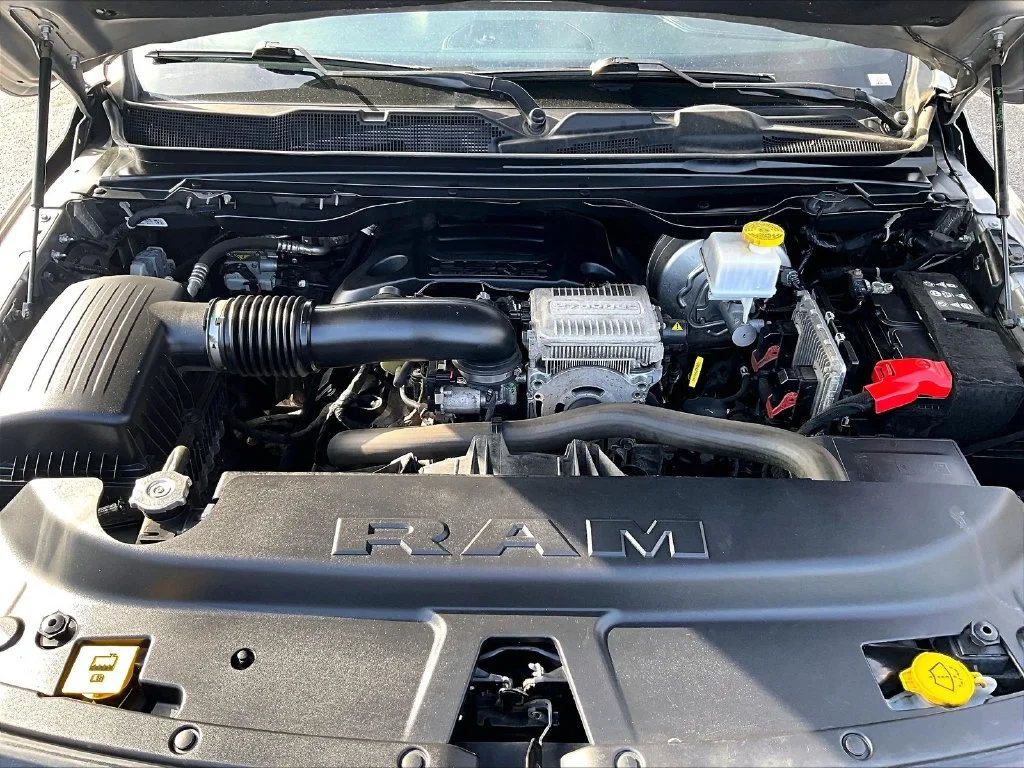 Used 2022 Silver Ram Laramie image 11