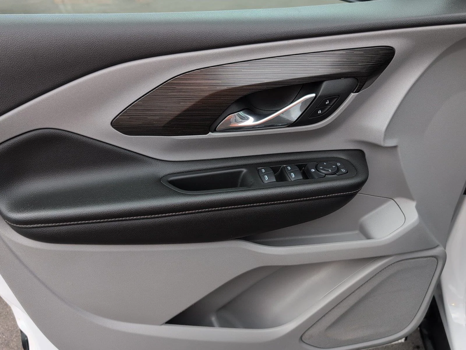 Used 2024 Summit White GMC SLE image 15