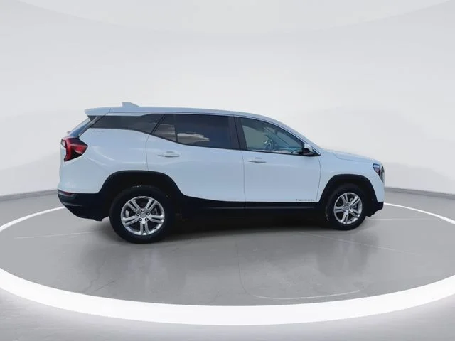 Used 2024 White GMC SLE image 12