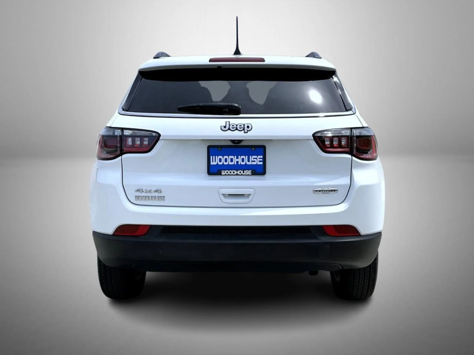 Used 2022 White Jeep Latitude image 6
