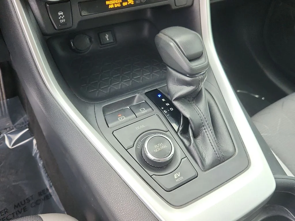 Used 2021 Silver Toyota XLE image 21