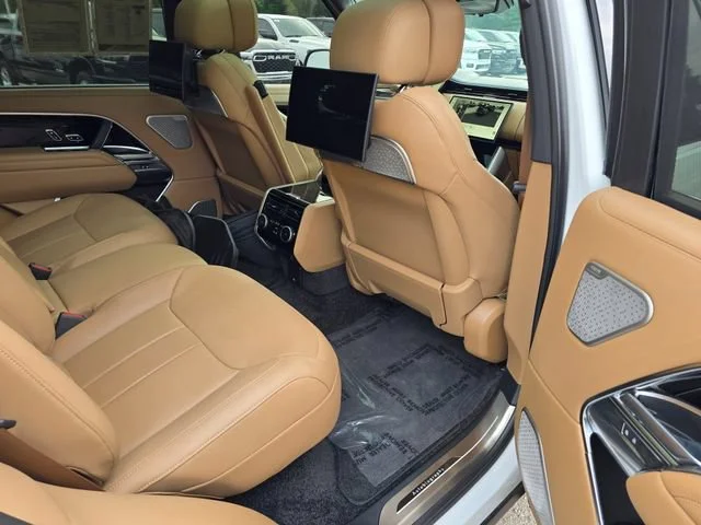 Used 2025 Ostuni Pearl Wht Prem Met Land Rover Autobiography image 40