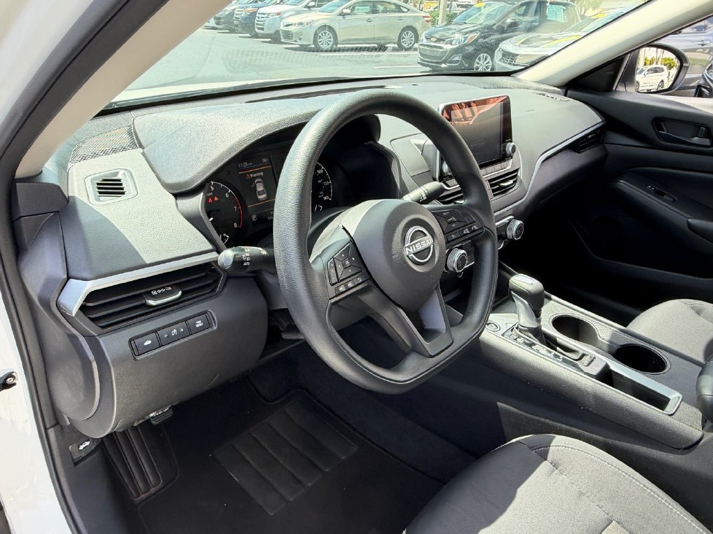 Used 2025 White Nissan 2.5 S image 10