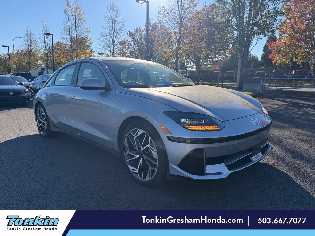 Used 2025 Curated Silver Hyundai SEL image 1