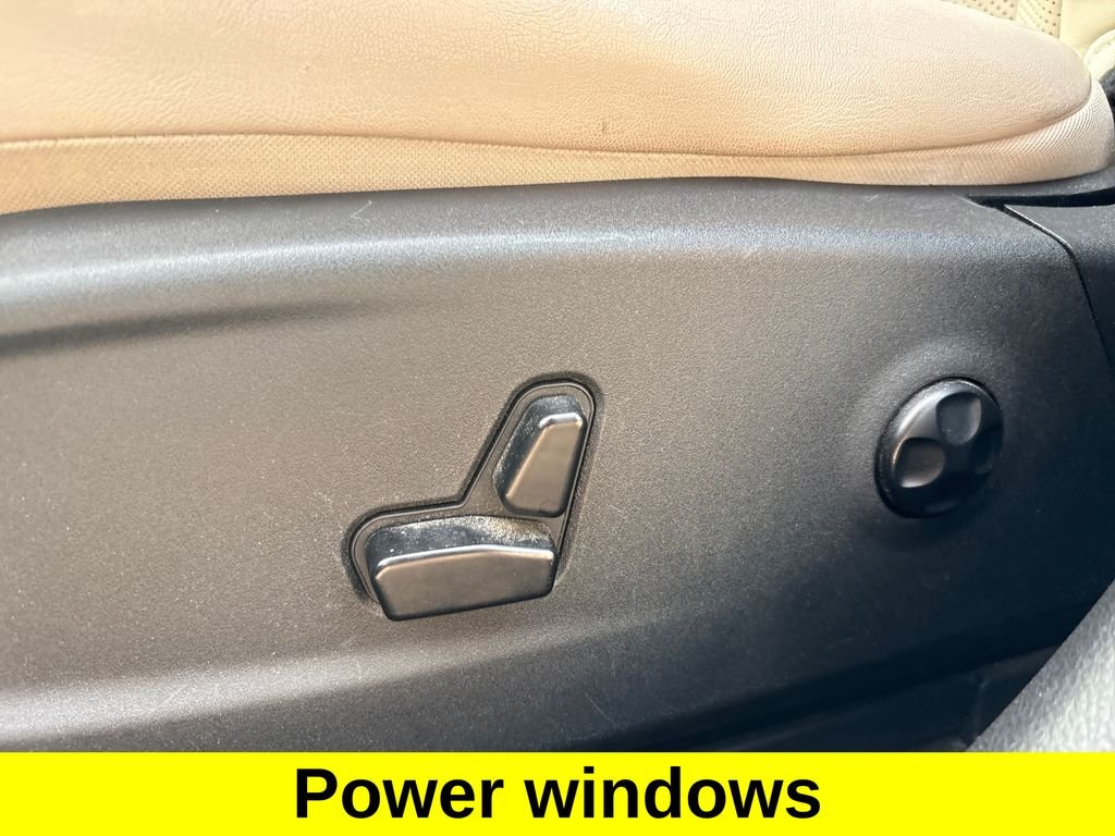 Used 2018 Silver Chrysler Limited image 22