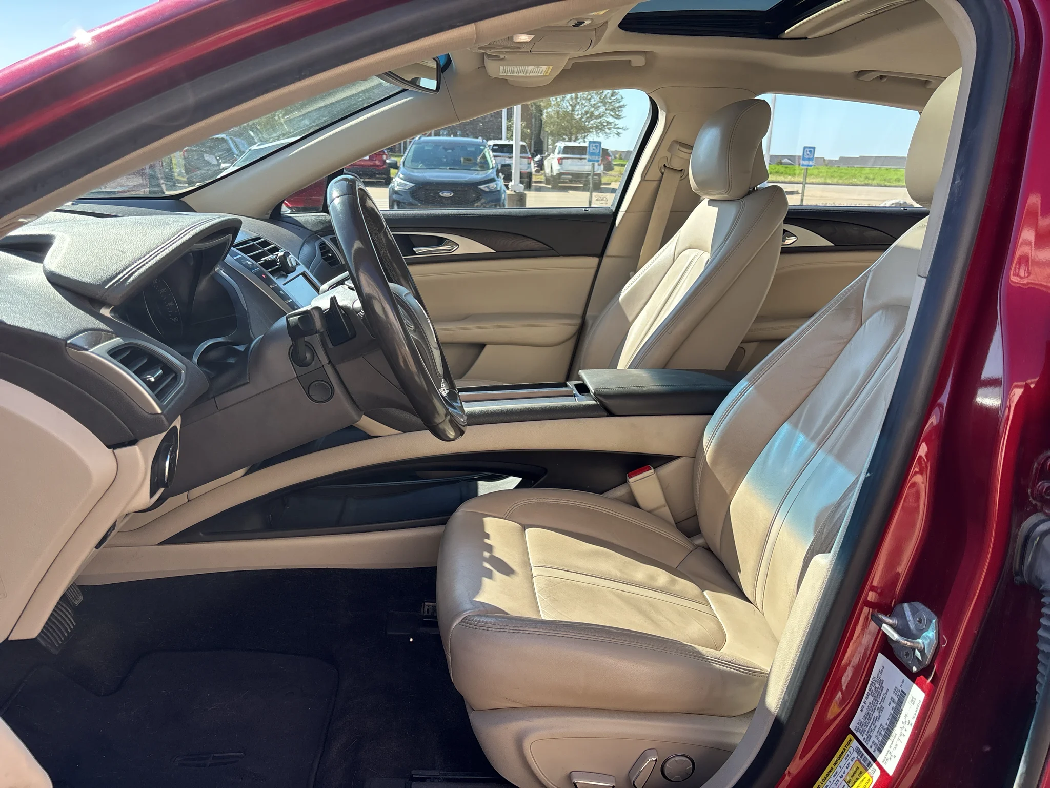 Used 2017 Ruby Red Metallic Tinted Clearcoat Lincoln Select image 11
