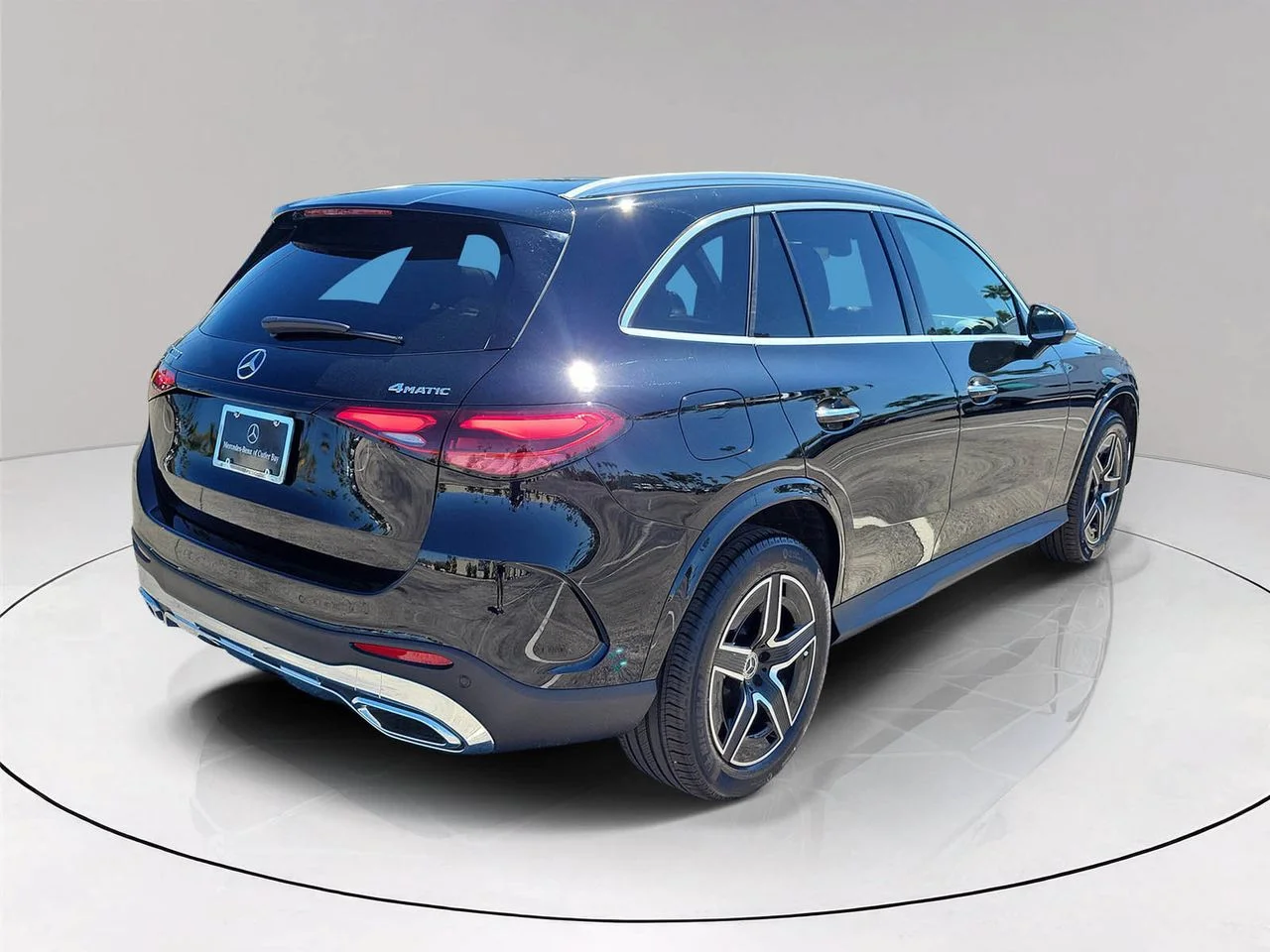 New 2026 Black Mercedes-Benz GLC 300 image 4